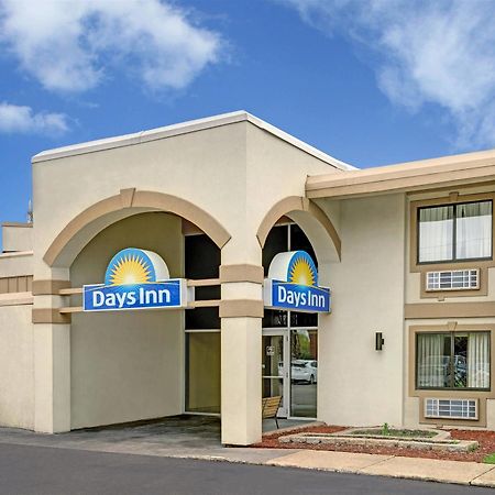 Days Inn By Wyndham Bloomington West Esterno foto