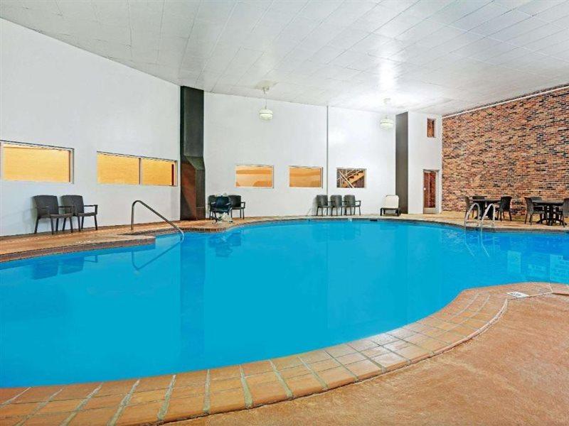 Days Inn By Wyndham Bloomington West Esterno foto