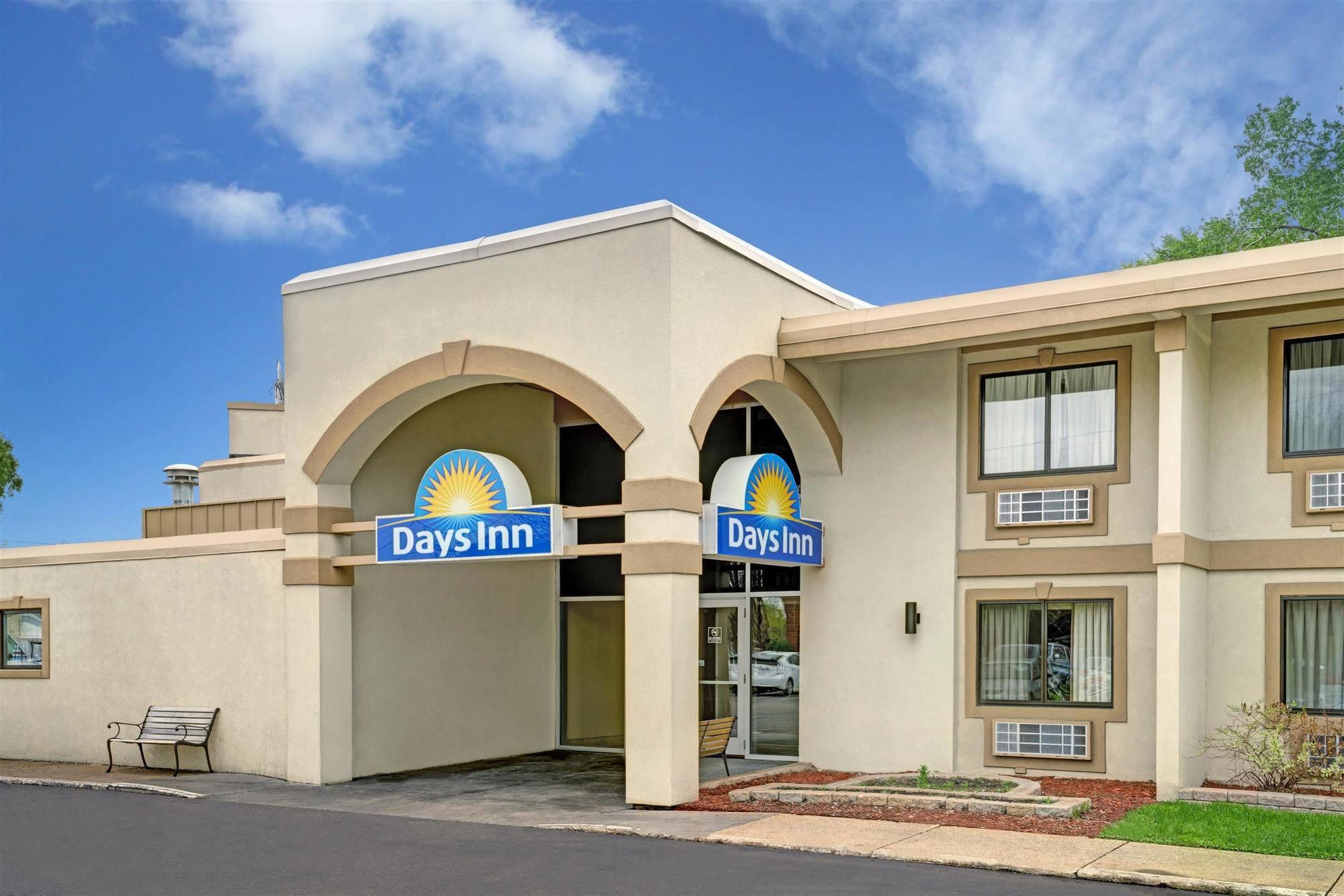 Days Inn By Wyndham Bloomington West Esterno foto