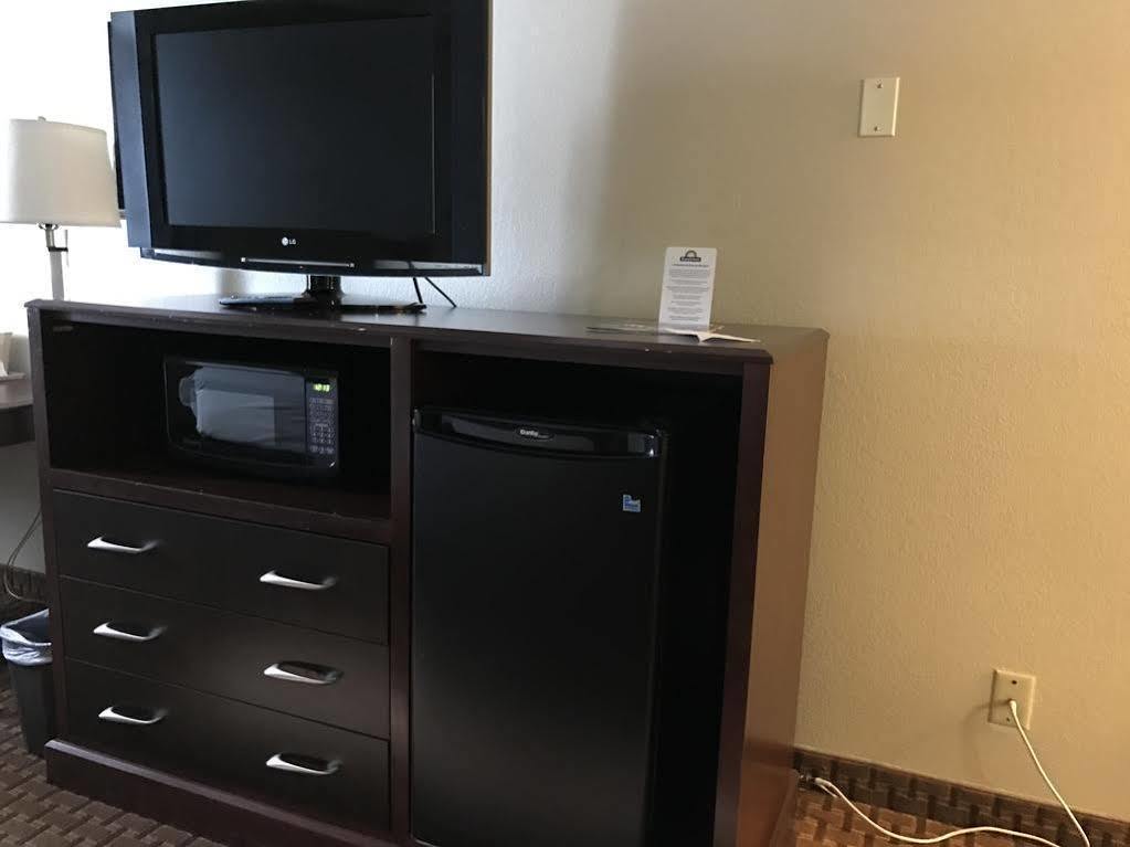 Days Inn By Wyndham Bloomington West Esterno foto